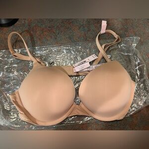 Victoria’s Secret T-shirt push up bra 34B